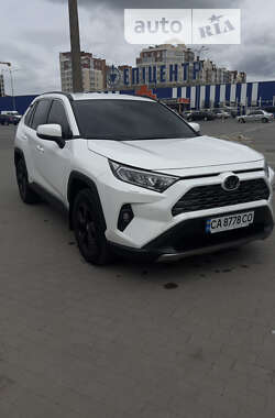 Позашляховик / Кросовер Toyota RAV4 2022 в Умані