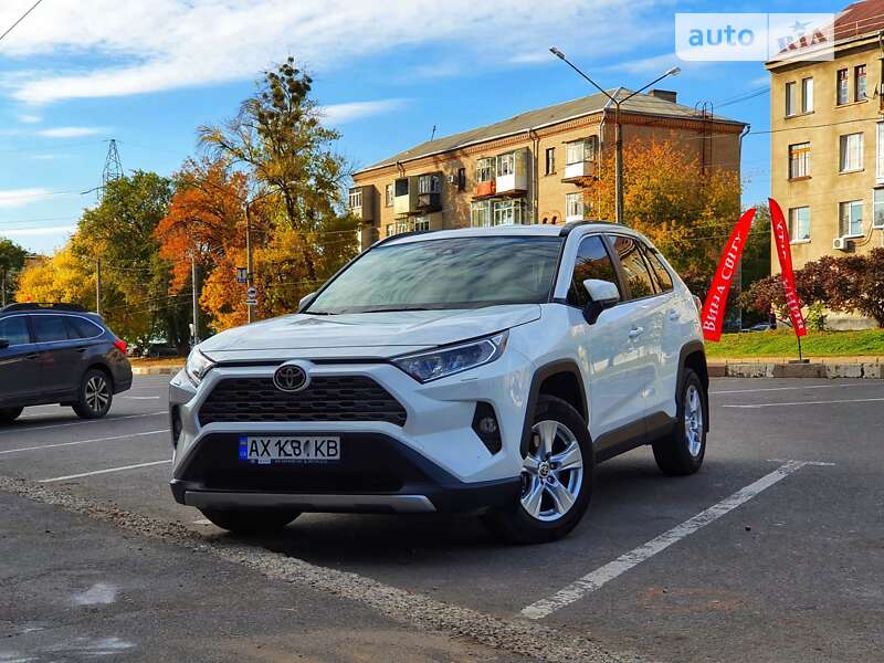 Внедорожник / Кроссовер Toyota RAV4 2021 в Харькове