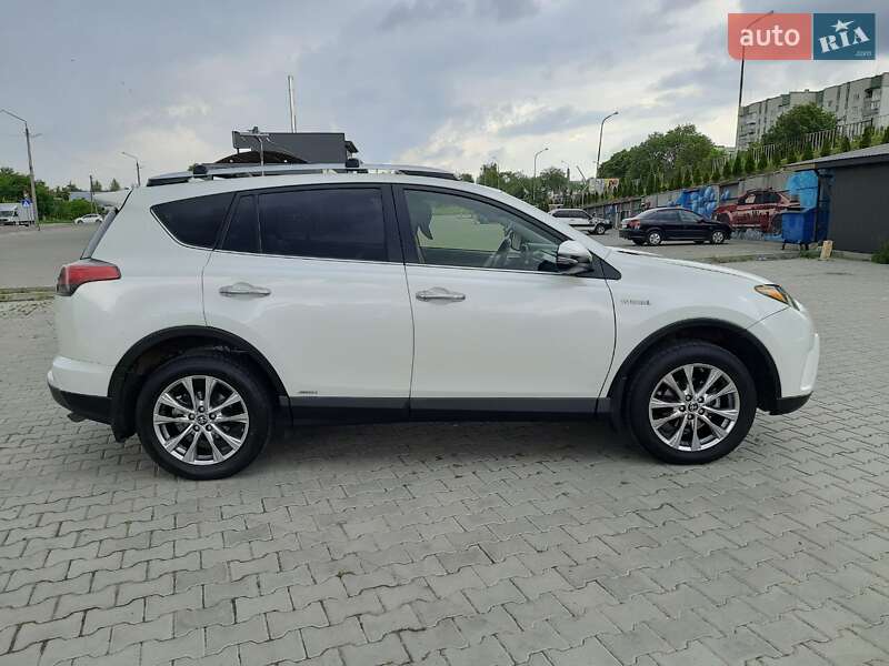 Внедорожник / Кроссовер Toyota RAV4 2016 в Дрогобыче