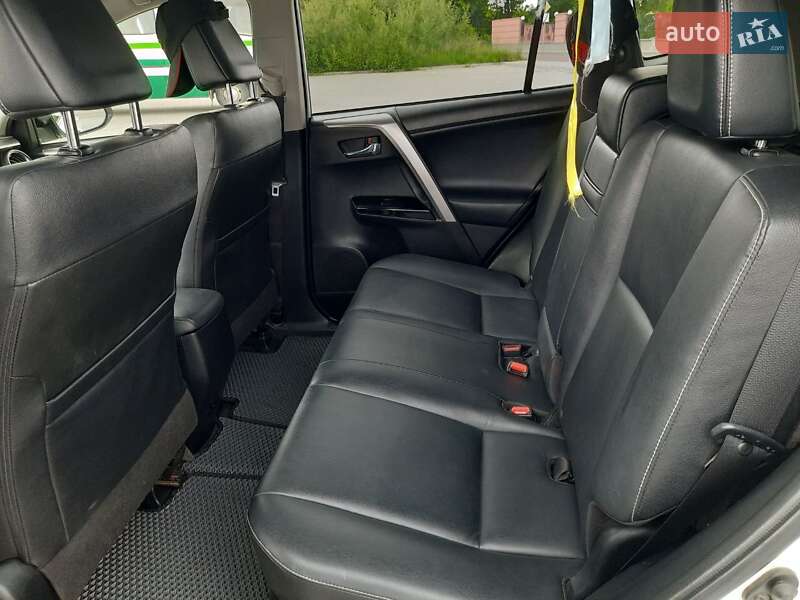 Внедорожник / Кроссовер Toyota RAV4 2016 в Дрогобыче