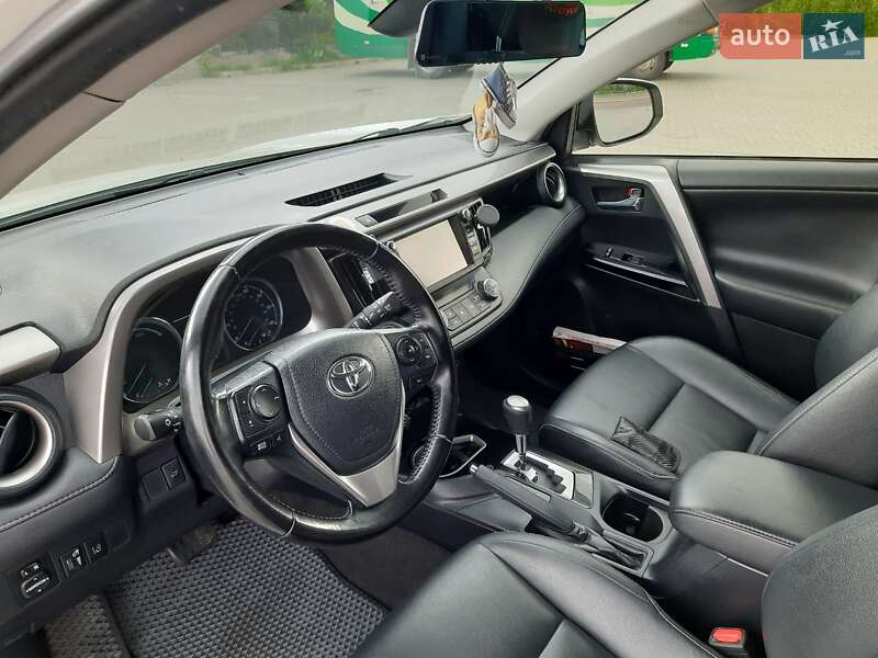 Внедорожник / Кроссовер Toyota RAV4 2016 в Дрогобыче