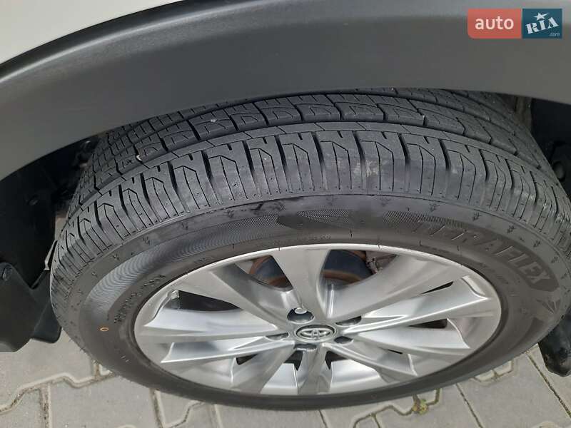 Внедорожник / Кроссовер Toyota RAV4 2016 в Дрогобыче