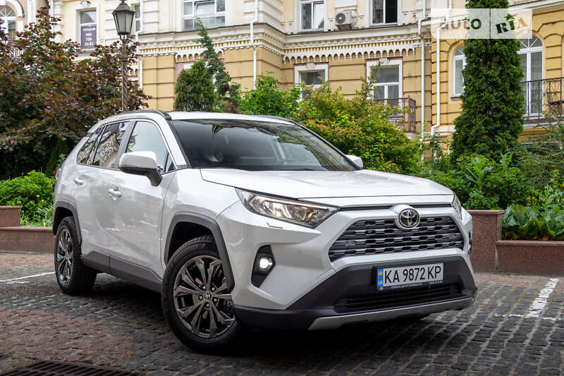 Внедорожник / Кроссовер Toyota RAV4 2022 в Киеве