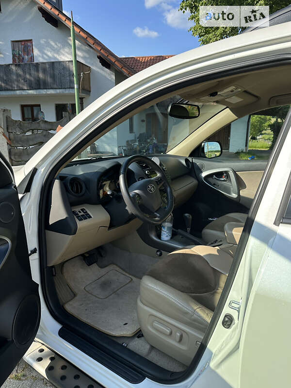 Внедорожник / Кроссовер Toyota RAV4 2011 в Львове