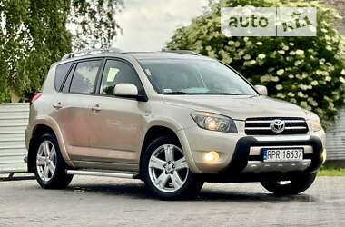 Позашляховик / Кросовер Toyota RAV4 2007 в Міжгір'ї