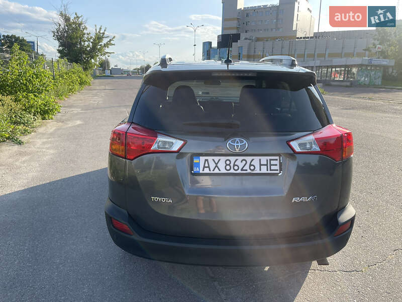 Внедорожник / Кроссовер Toyota RAV4 2014 в 