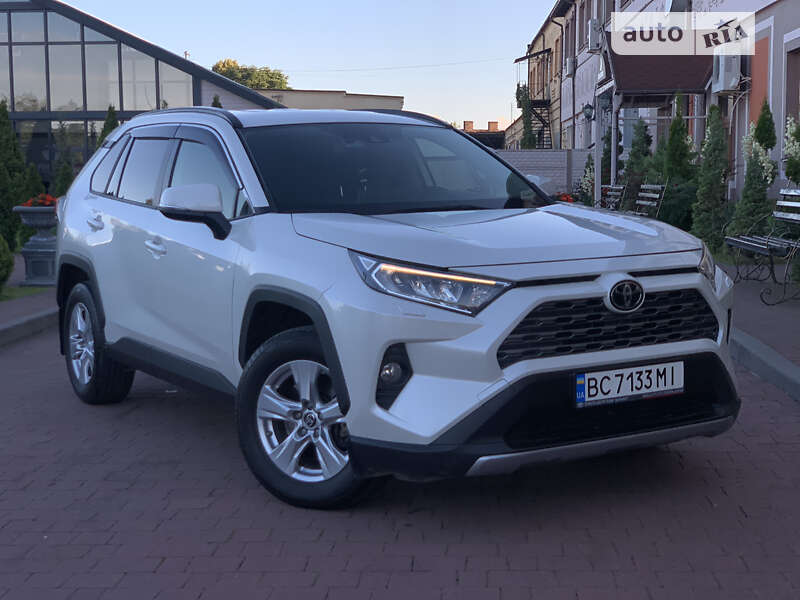 Внедорожник / Кроссовер Toyota RAV4 2021 в Стрые