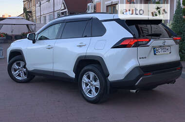 Внедорожник / Кроссовер Toyota RAV4 2021 в Стрые