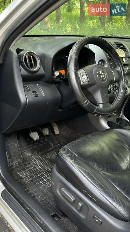 Внедорожник / Кроссовер Toyota RAV4 2006 в Каменец-Подольском