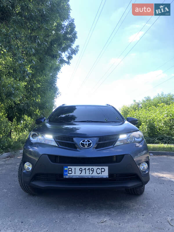 Позашляховик / Кросовер Toyota RAV4 2014 в Полтаві