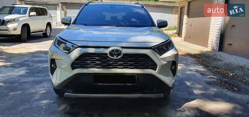 Внедорожник / Кроссовер Toyota RAV4 2019 в Харькове