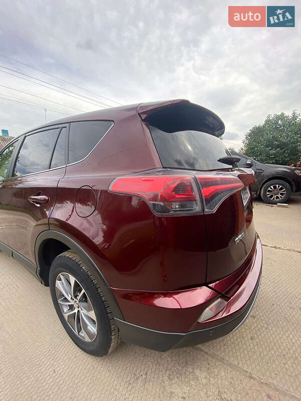 Позашляховик / Кросовер Toyota RAV4 2017 в Лозовій