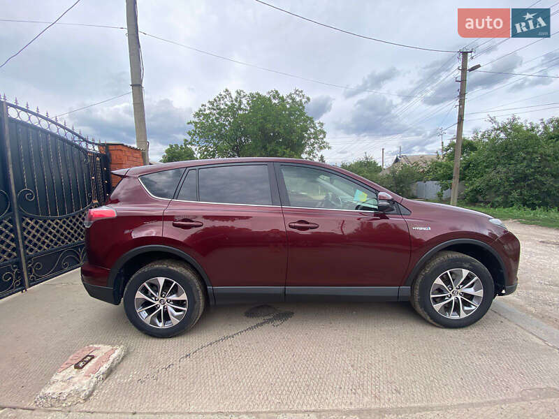 Позашляховик / Кросовер Toyota RAV4 2017 в Лозовій