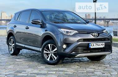 Позашляховик / Кросовер Toyota RAV4 2016 в Києві