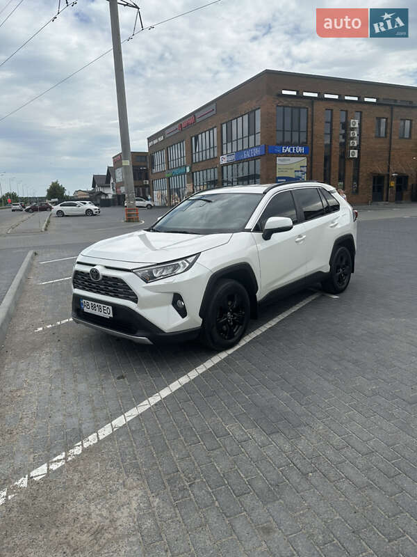 Внедорожник / Кроссовер Toyota RAV4 2020 в Виннице
