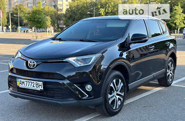 Внедорожник / Кроссовер Toyota RAV4 2017 в Киеве