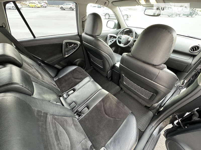 Внедорожник / Кроссовер Toyota RAV4 2011 в Виннице