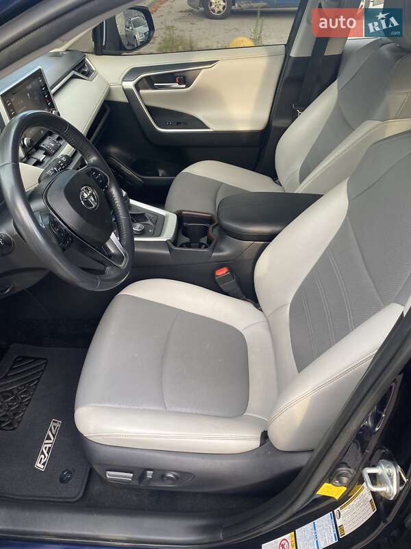 Позашляховик / Кросовер Toyota RAV4 2019 в Хмельницькому