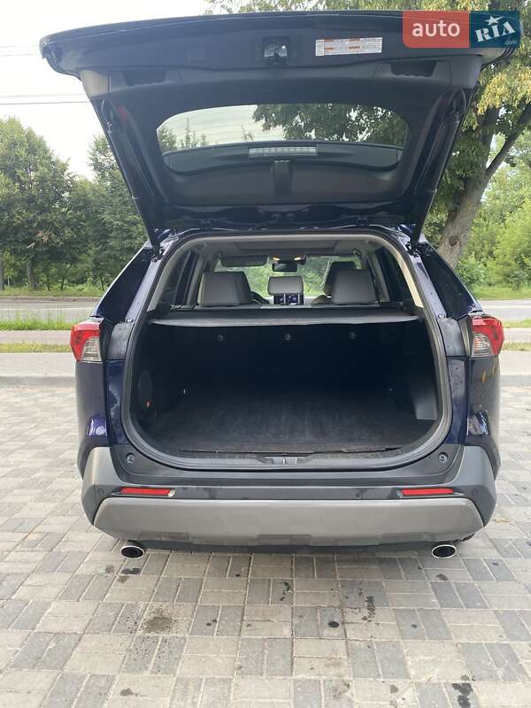 Позашляховик / Кросовер Toyota RAV4 2019 в Хмельницькому