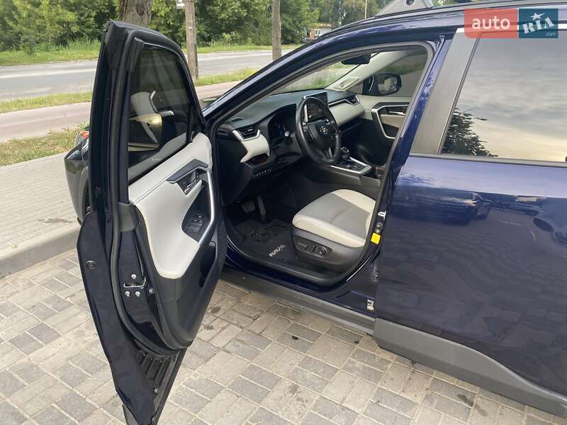 Позашляховик / Кросовер Toyota RAV4 2019 в Хмельницькому