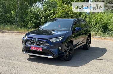 Позашляховик / Кросовер Toyota RAV4 2020 в Львові