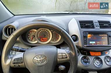 Внедорожник / Кроссовер Toyota RAV4 2013 в 