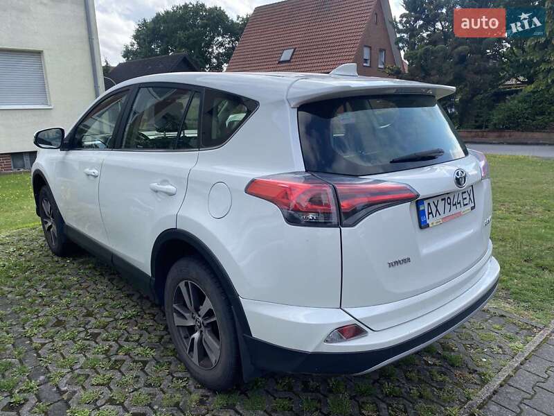 Позашляховик / Кросовер Toyota RAV4 2017 в Києві