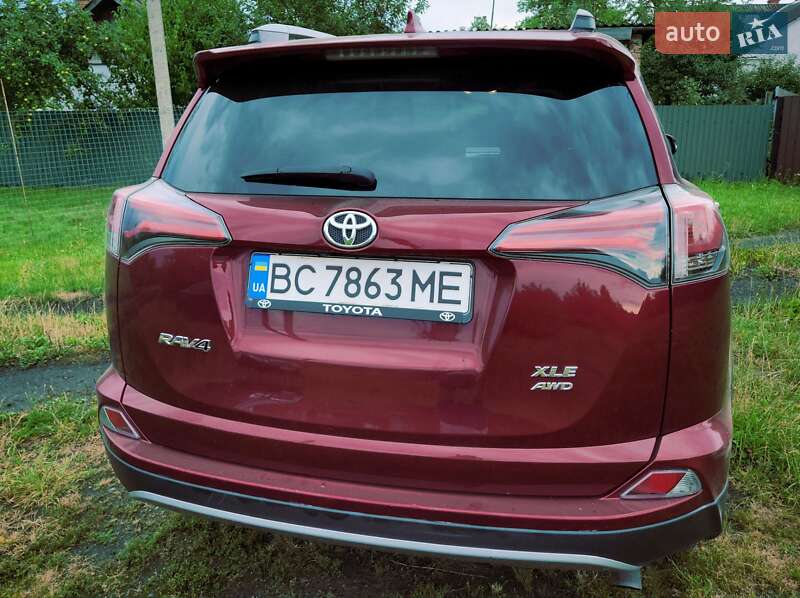 Внедорожник / Кроссовер Toyota RAV4 2017 в Шептицькому