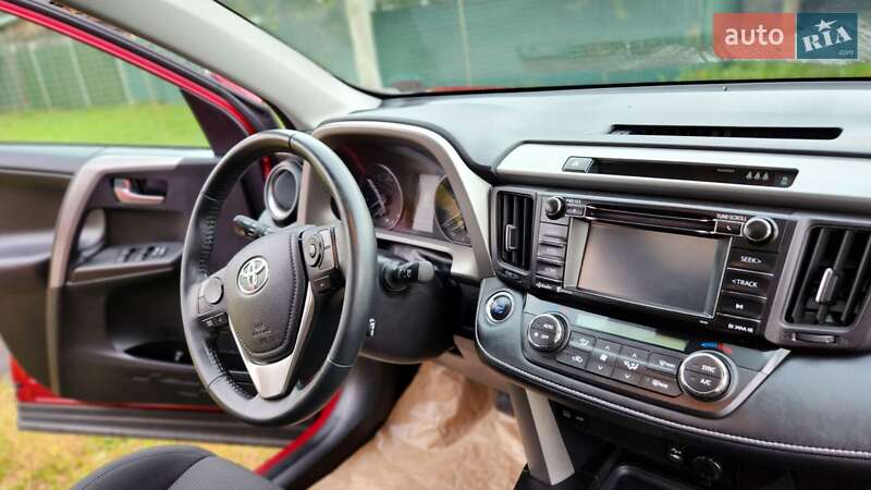 Внедорожник / Кроссовер Toyota RAV4 2017 в Шептицькому