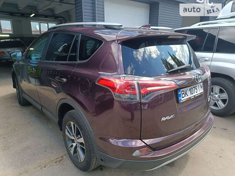 Позашляховик / Кросовер Toyota RAV4 2018 в Рівному