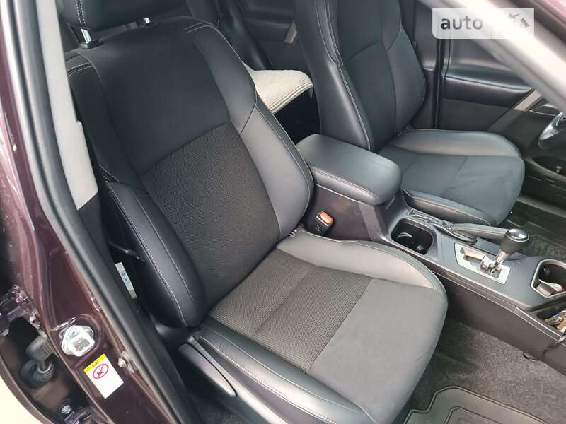 Позашляховик / Кросовер Toyota RAV4 2018 в Рівному