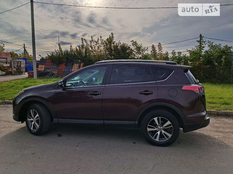Позашляховик / Кросовер Toyota RAV4 2018 в Рівному
