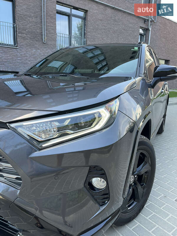 Внедорожник / Кроссовер Toyota RAV4 2021 в Львове