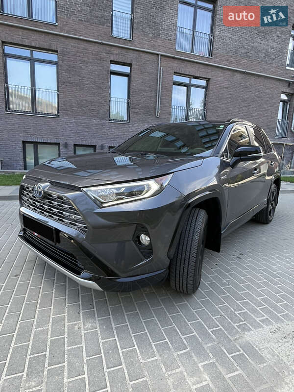 Внедорожник / Кроссовер Toyota RAV4 2021 в Львове