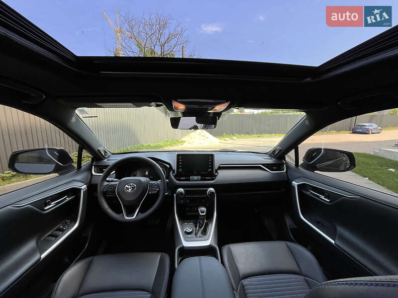 Внедорожник / Кроссовер Toyota RAV4 2021 в Львове