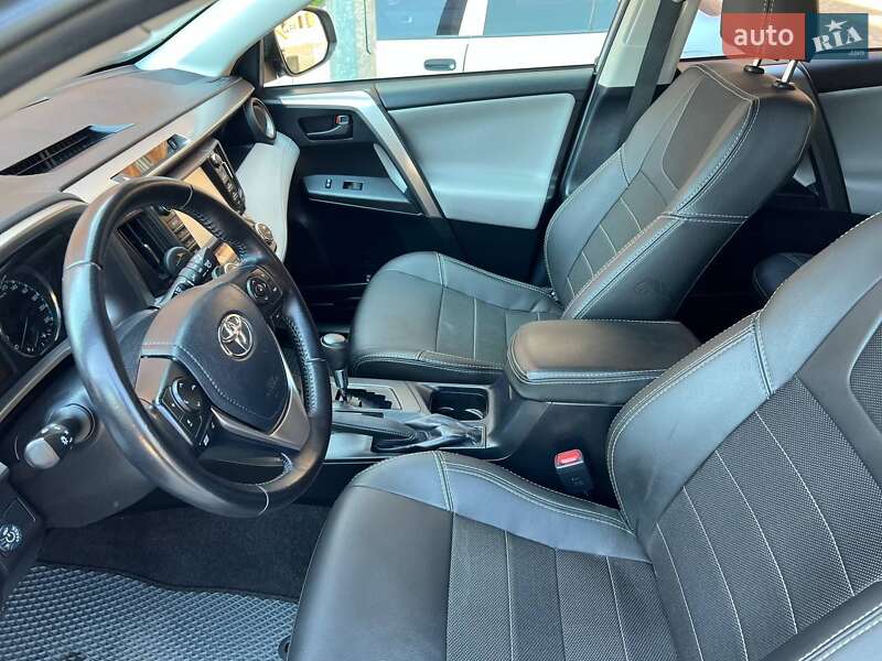 Позашляховик / Кросовер Toyota RAV4 2018 в Одесі
