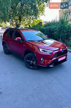 Внедорожник / Кроссовер Toyota RAV4 2021 в 