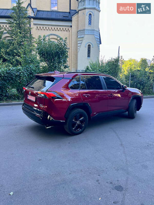 Позашляховик / Кросовер Toyota RAV4 2021 в Фастові