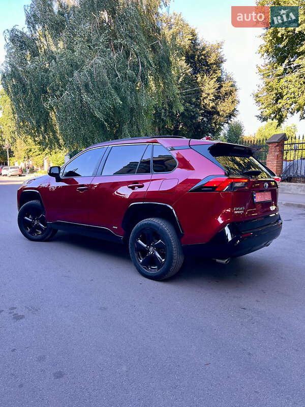 Позашляховик / Кросовер Toyota RAV4 2021 в Фастові