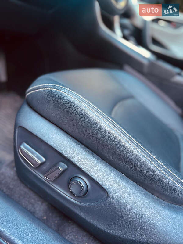 Позашляховик / Кросовер Toyota RAV4 2021 в Фастові