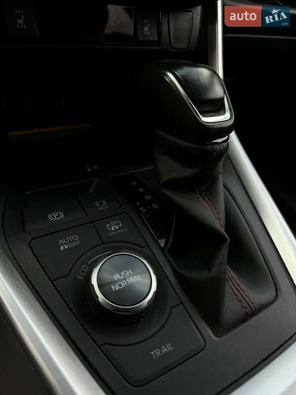 Внедорожник / Кроссовер Toyota RAV4 2021 в Ровно