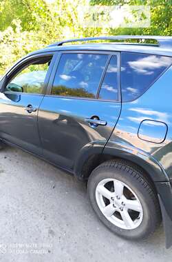 Внедорожник / Кроссовер Toyota RAV4 2006 в Шостке