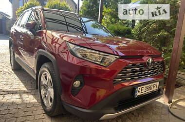 Позашляховик / Кросовер Toyota RAV4 2021 в Дніпрі