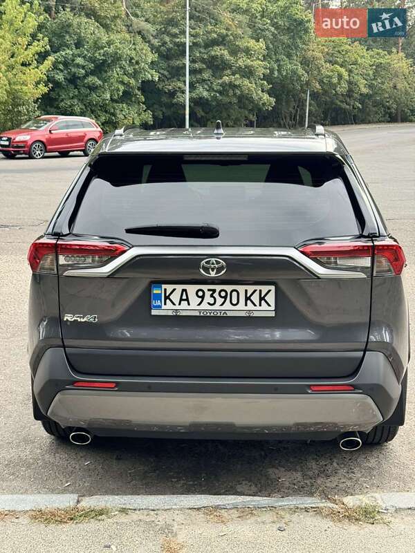 Внедорожник / Кроссовер Toyota RAV4 2021 в Сумах