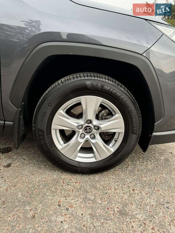 Внедорожник / Кроссовер Toyota RAV4 2021 в Сумах