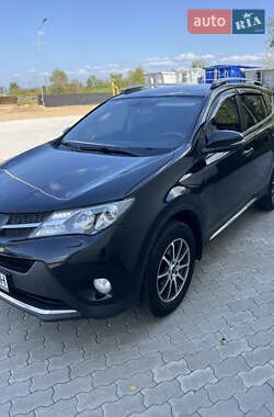 Внедорожник / Кроссовер Toyota RAV4 2015 в Хусте