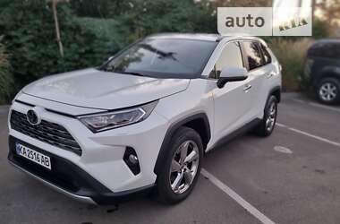 Внедорожник / Кроссовер Toyota RAV4 2019 в Киеве