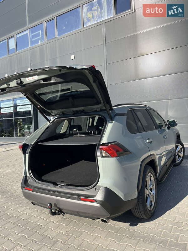 Позашляховик / Кросовер Toyota RAV4 2019 в Чернівцях
