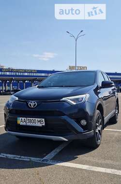 Внедорожник / Кроссовер Toyota RAV4 2017 в Киеве