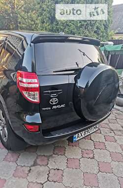 Внедорожник / Кроссовер Toyota RAV4 2012 в 